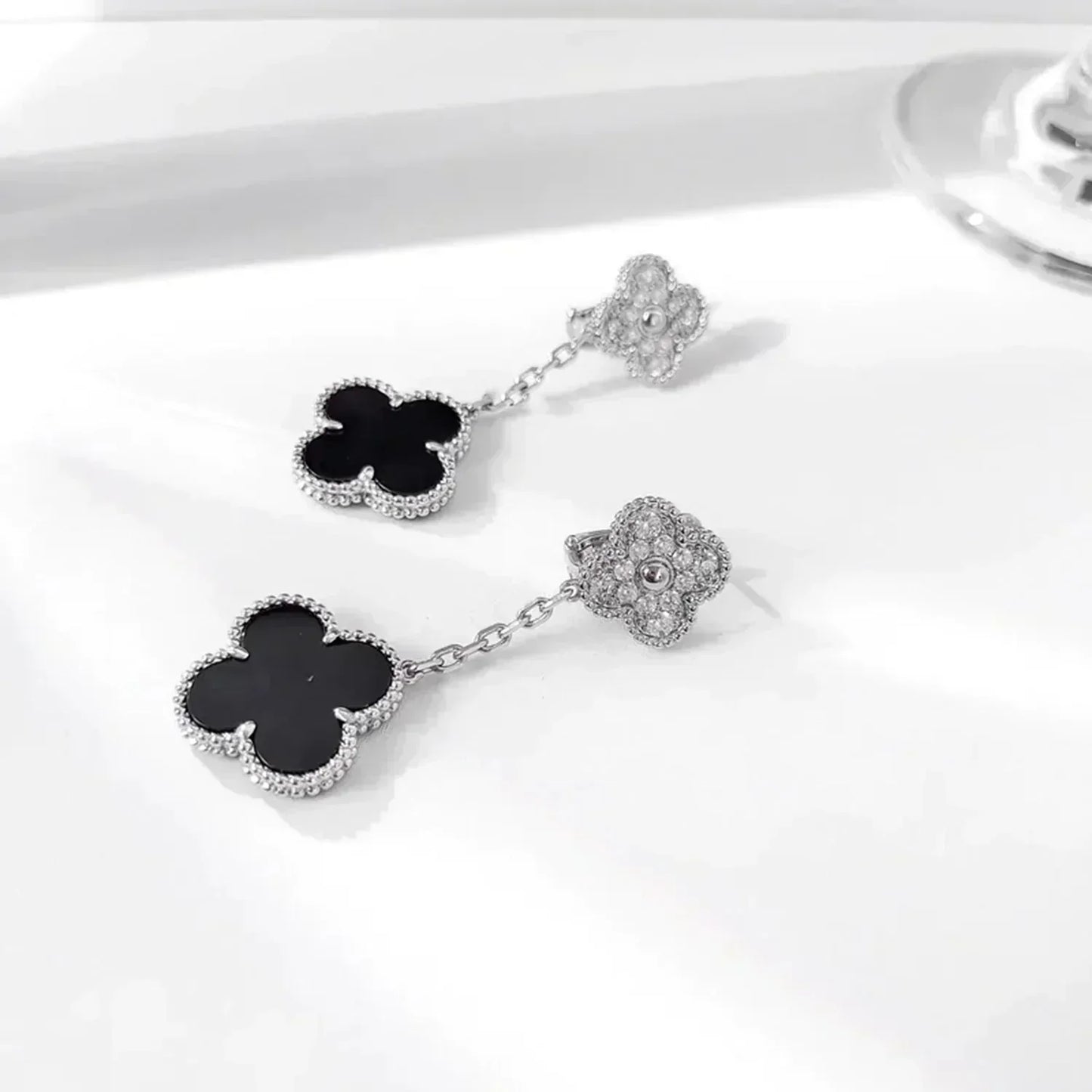 Miro CLOVER 2 MOTIFS  DIAMOND ONYX EARRINGS SILVER