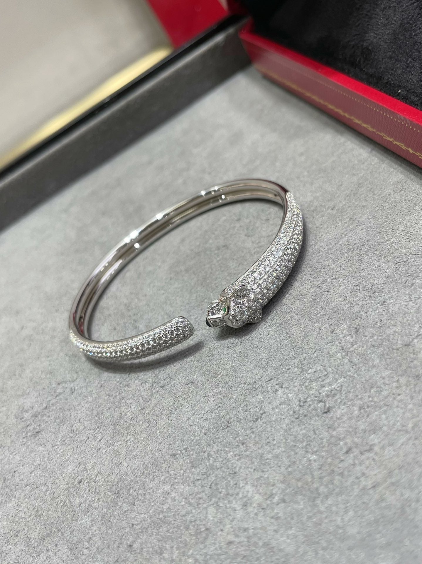 Miro PANTHERE FULL DIAMOND OPEN BRACELET